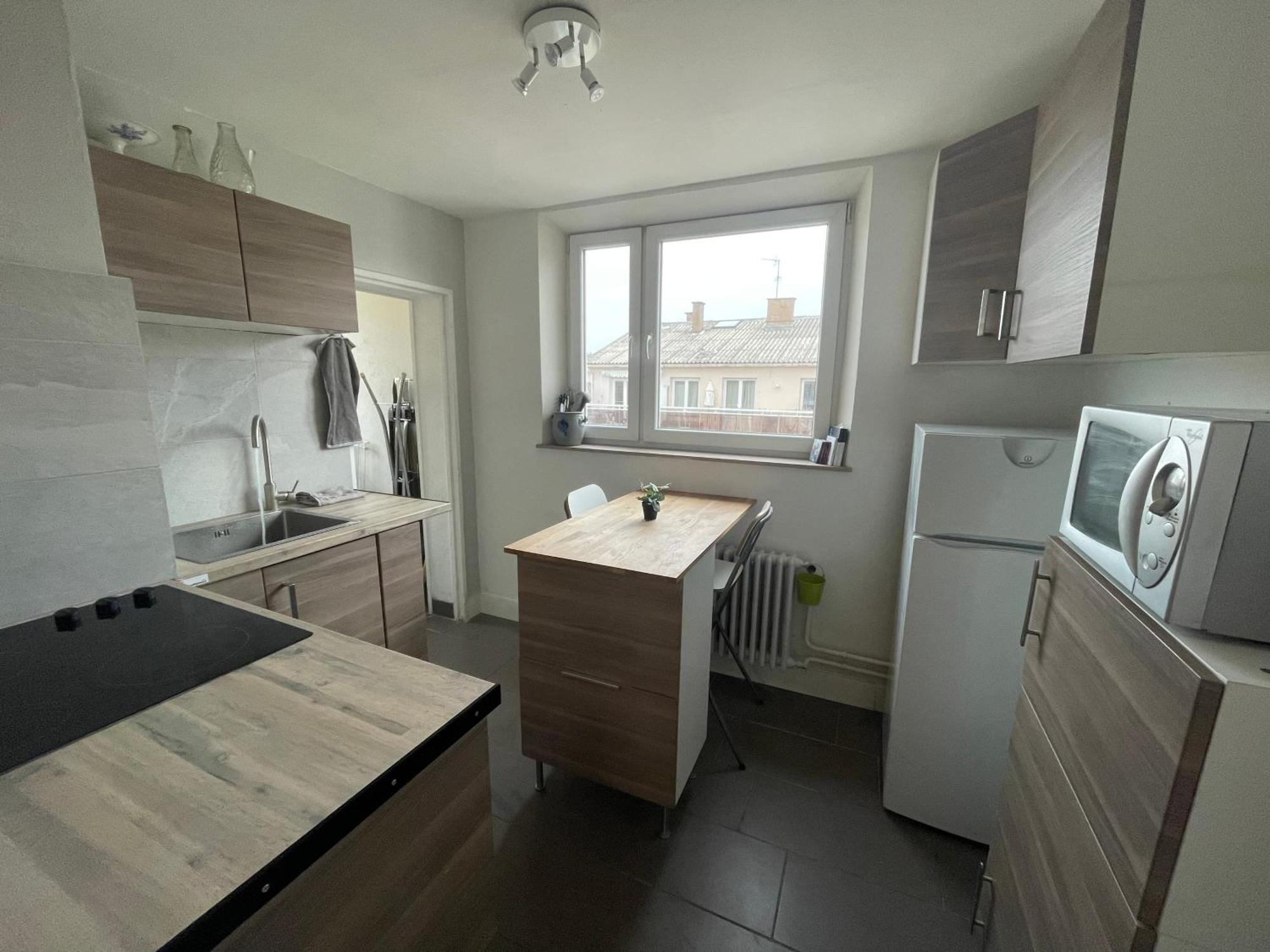 Appartement #6 : 2 Pieces Dernier Etage Tres Calme 40m2 *